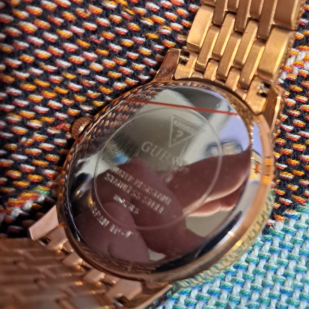 🌈GUESS WATCH IN ROSE GOLD - Picture 5 of 9